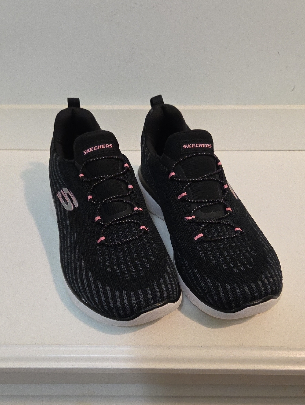Skechers Black Knit Slip-On Sneakers with Pink Highlights GUC Size 7